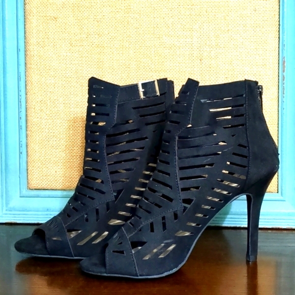 STRAP HEELS - Picture 3 of 6